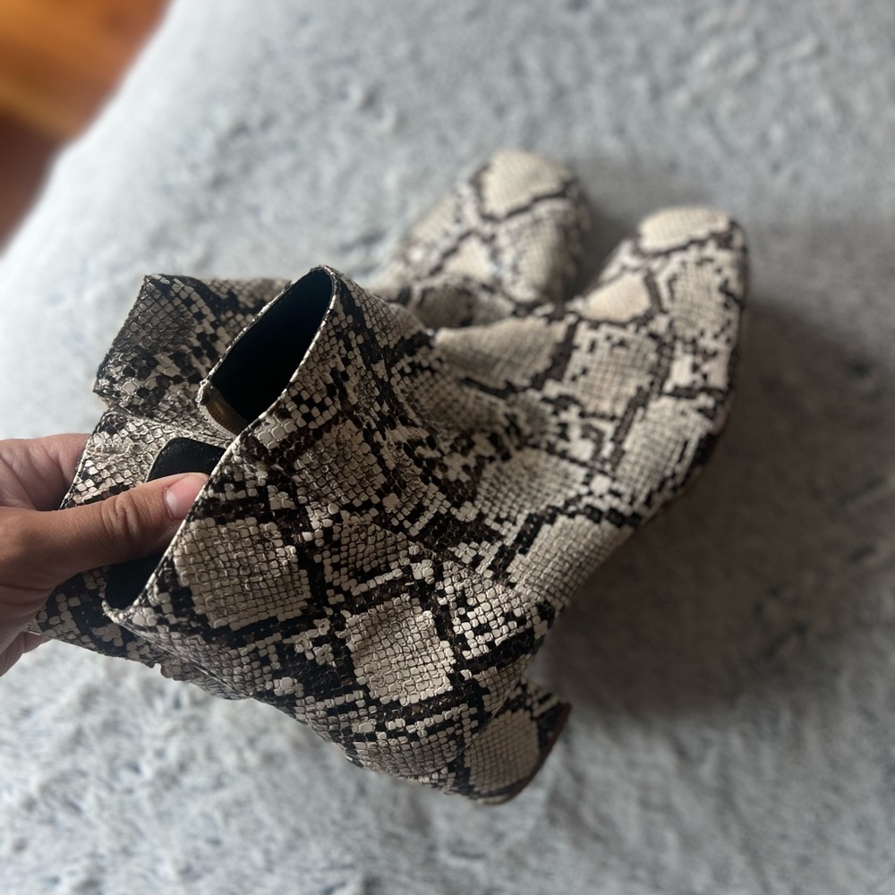 Snake like ankle boots | Beige and brown faux leather ankle boots